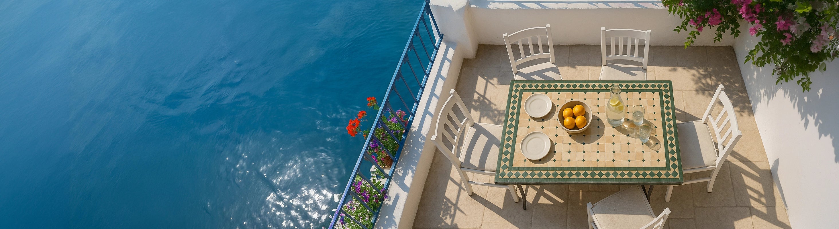 Τραπέζια ψηφιδωτά 120x80 – Τραπέζι μωσαϊκό 120x80 cm σε ορθογώνιο σχήμα με καθιστικό στο μπαλκόνι ή βεράντα δίπλα στη θάλασσα - μεγάλο τραπέζι για κοινόχρηστα γεύματα